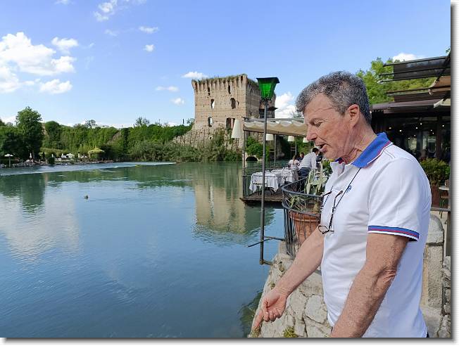 Clicca per scorrere le foto originali ingrandite