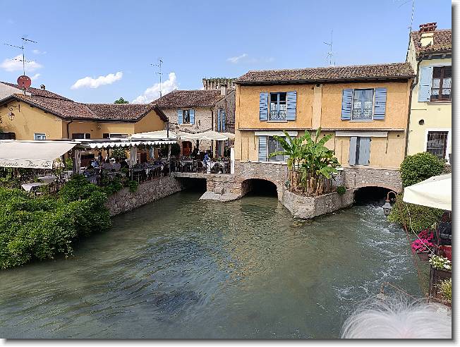 Clicca per scorrere le foto originali ingrandite