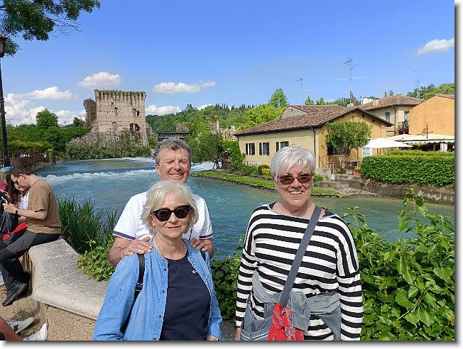 Clicca per scorrere le foto originali ingrandite