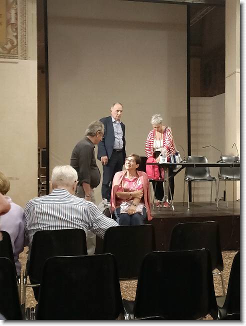 Clicca per scorrere le foto originali ingrandite