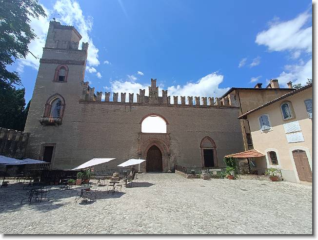 Clicca per scorrere le foto originali ingrandite