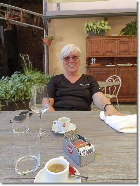 Clicca per scorrere le foto originali ingrandite