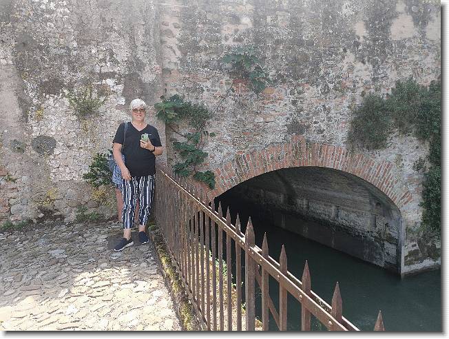 Clicca per scorrere le foto originali ingrandite