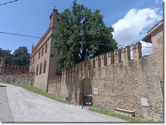 Clicca per scorrere le foto originali ingrandite