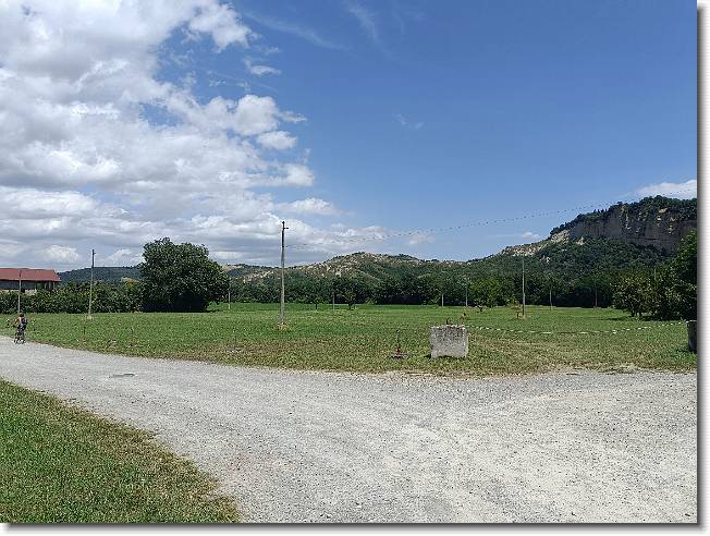 Clicca per scorrere le foto originali ingrandite