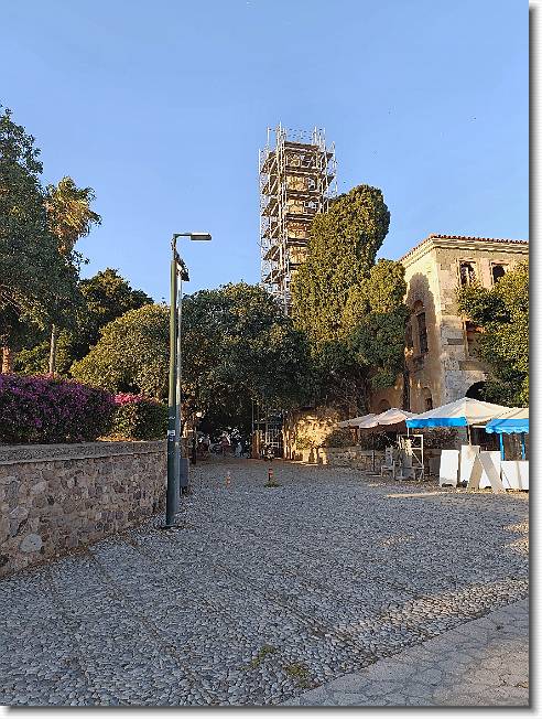 Clicca per scorrere le foto originali ingrandite