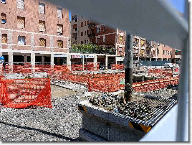 Clicca per scorrere le foto originali ingrandite