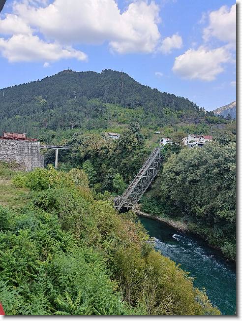 Clicca per scorrere le foto originali ingrandite