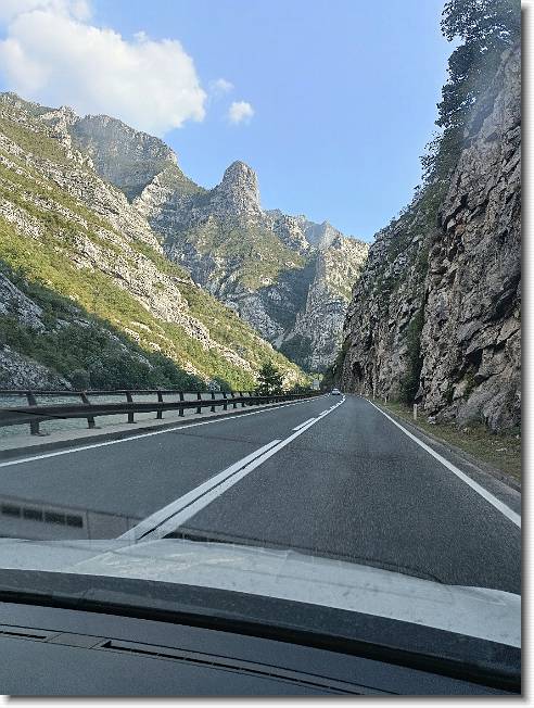 Clicca per scorrere le foto originali ingrandite