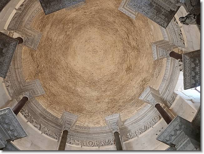 Clicca per scorrere le foto originali ingrandite