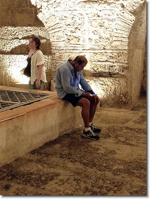 Clicca per scorrere le foto originali ingrandite