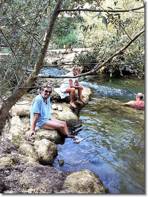 Clicca per scorrere le foto originali ingrandite