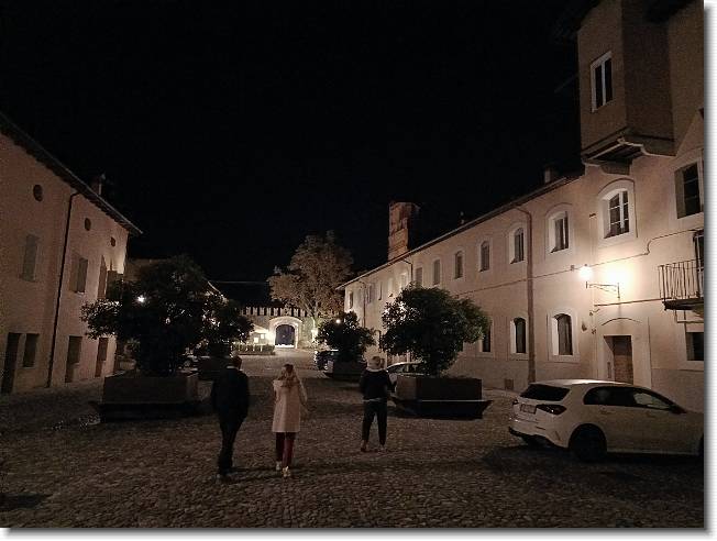 Clicca per scorrere le foto originali ingrandite