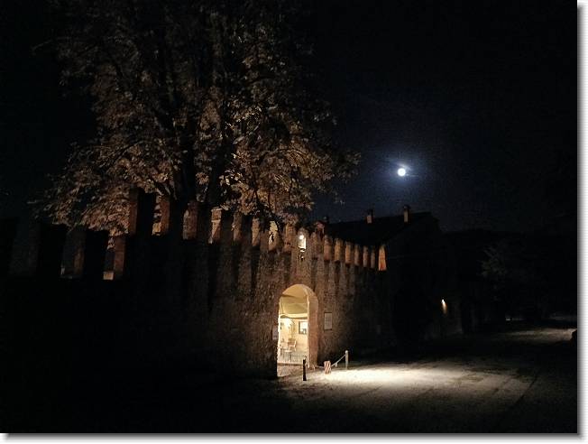 Clicca per scorrere le foto originali ingrandite