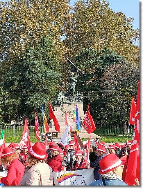 Clicca per scorrere le foto originali ingrandite