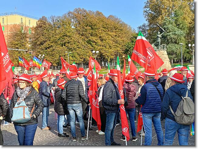 Clicca per scorrere le foto originali ingrandite