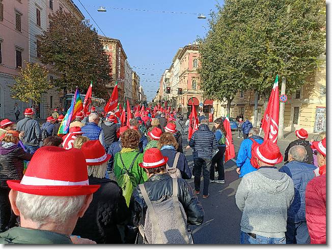 Clicca per scorrere le foto originali ingrandite