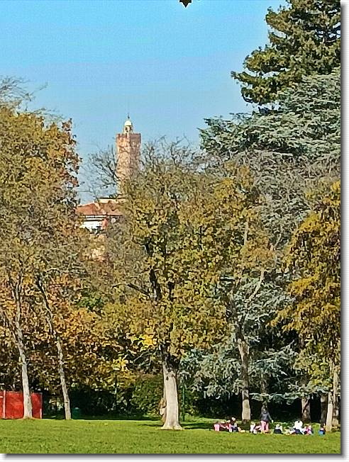 Clicca per scorrere le foto originali ingrandite