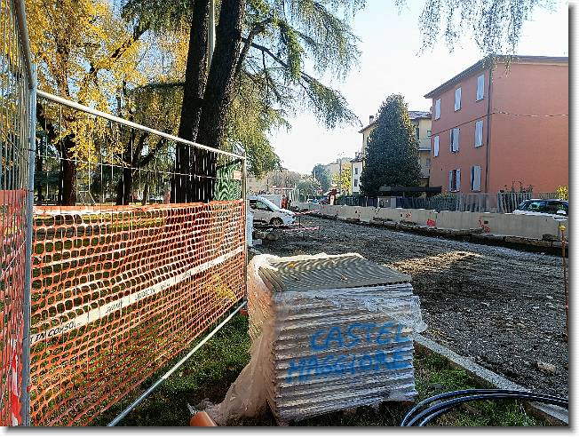 Clicca per scorrere le foto originali ingrandite