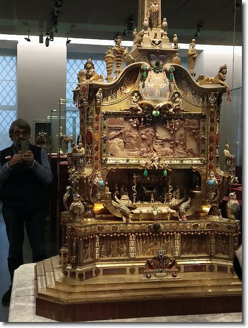 Clicca per scorrere le foto originali ingrandite