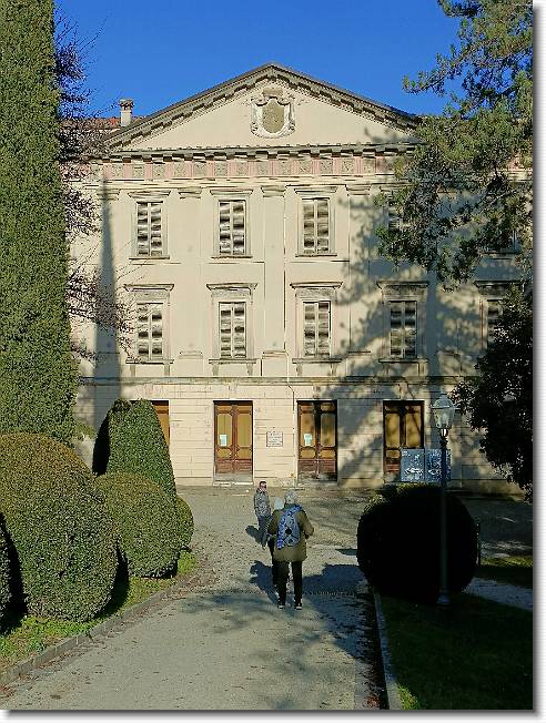Clicca per scorrere le foto originali ingrandite