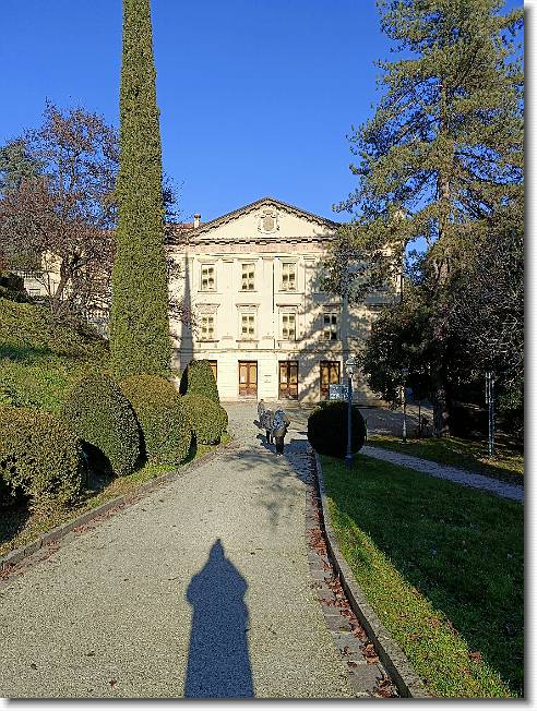 Clicca per scorrere le foto originali ingrandite