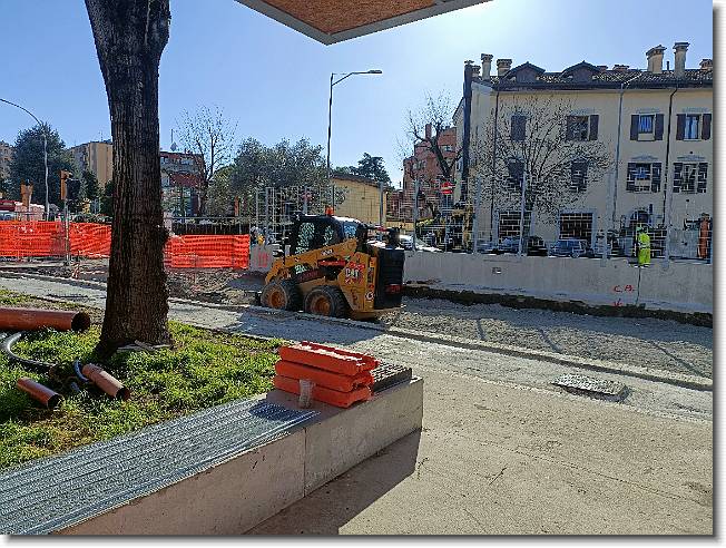 Clicca per scorrere le foto originali ingrandite
