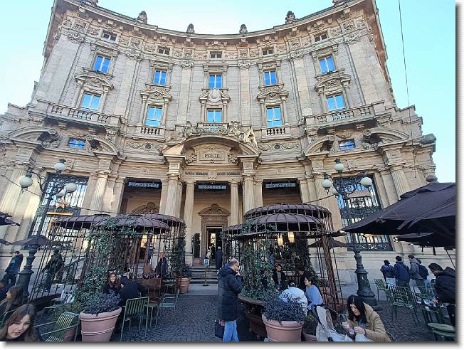 Clicca per scorrere le foto originali ingrandite