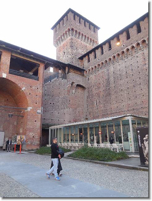 Clicca per scorrere le foto originali ingrandite