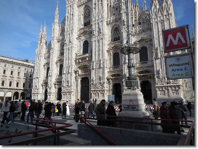 Clicca per scorrere le foto originali ingrandite