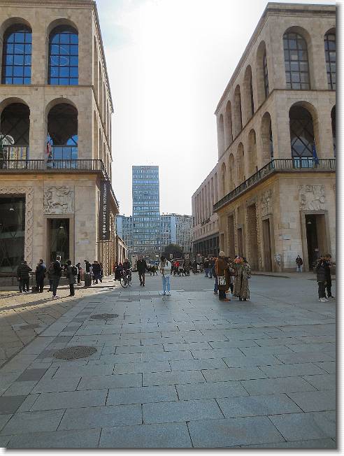 Clicca per scorrere le foto originali ingrandite