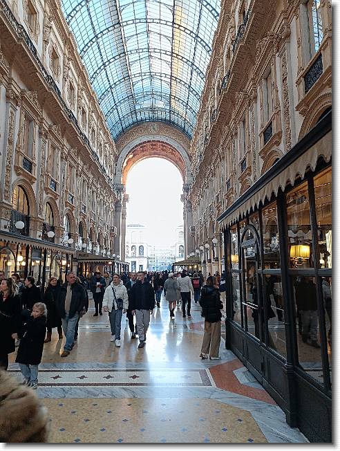 Clicca per scorrere le foto originali ingrandite