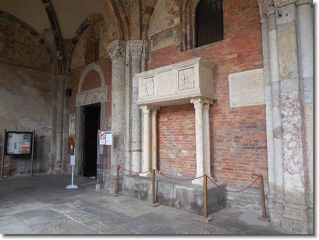 Clicca per scorrere le foto originali ingrandite