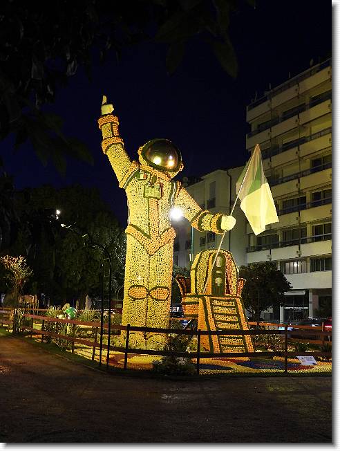 Clicca per scorrere le foto originali ingrandite