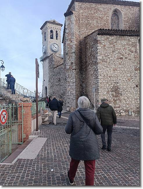 Clicca per scorrere le foto originali ingrandite