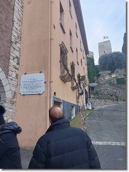 Clicca per scorrere le foto originali ingrandite