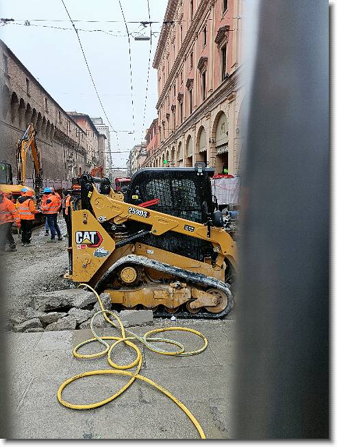 Clicca per scorrere le foto originali ingrandite