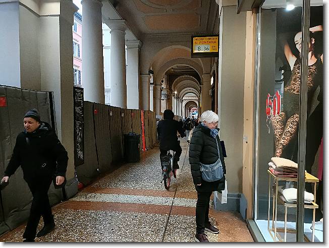 Clicca per scorrere le foto originali ingrandite