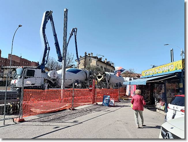 Clicca per scorrere le foto originali ingrandite