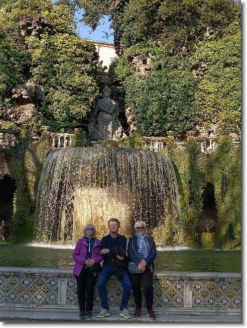 Clicca per scorrere le foto originali ingrandite