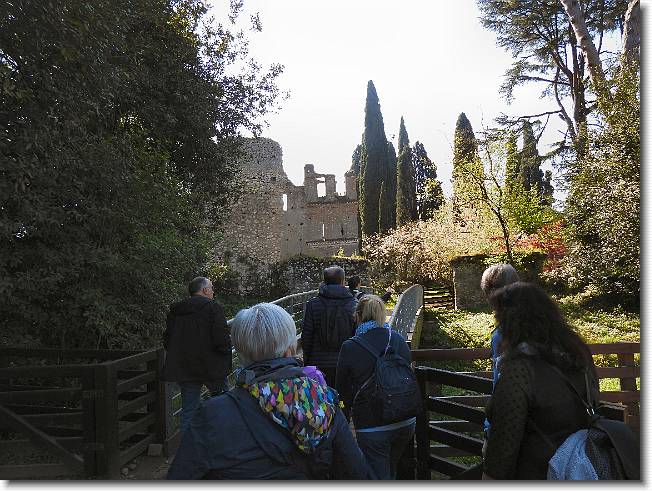 Clicca per scorrere le foto originali ingrandite