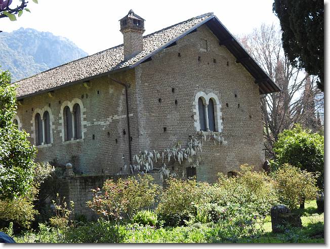 Clicca per scorrere le foto originali ingrandite