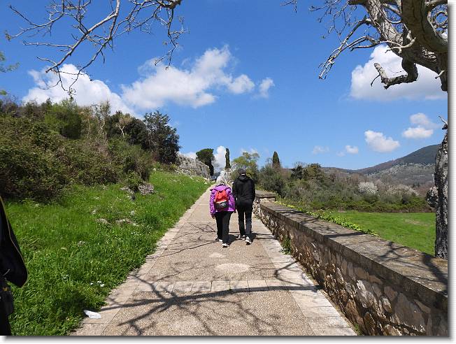 Clicca per scorrere le foto originali ingrandite