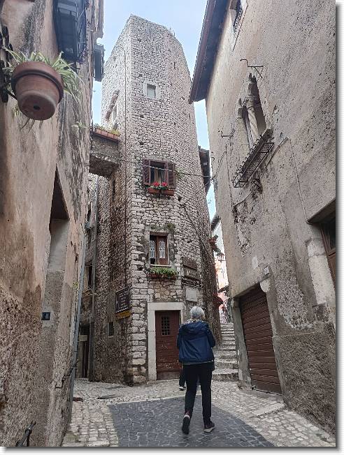 Clicca per scorrere le foto originali ingrandite