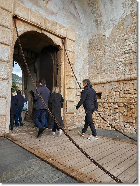 Clicca per scorrere le foto originali ingrandite