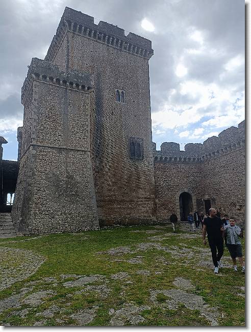 Clicca per scorrere le foto originali ingrandite