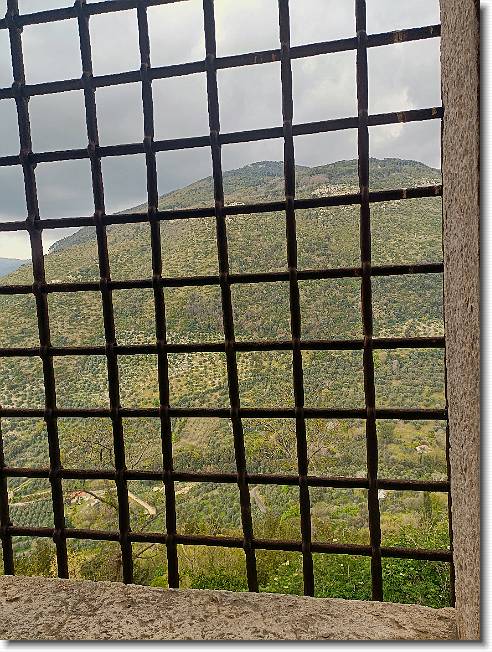 Clicca per scorrere le foto originali ingrandite