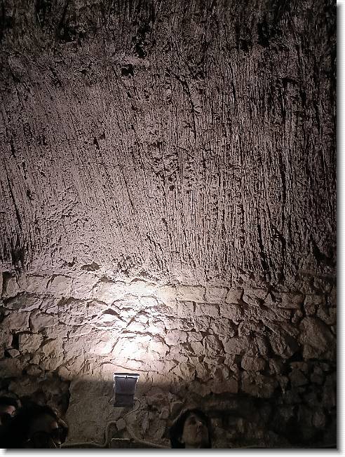 Clicca per scorrere le foto originali ingrandite