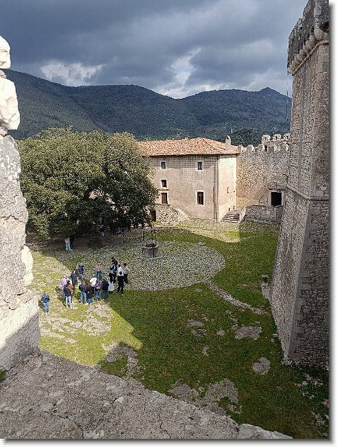 Clicca per scorrere le foto originali ingrandite