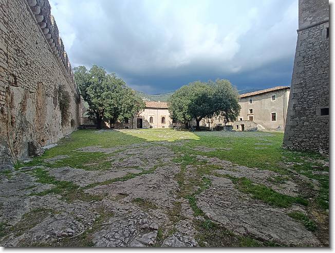 Clicca per scorrere le foto originali ingrandite